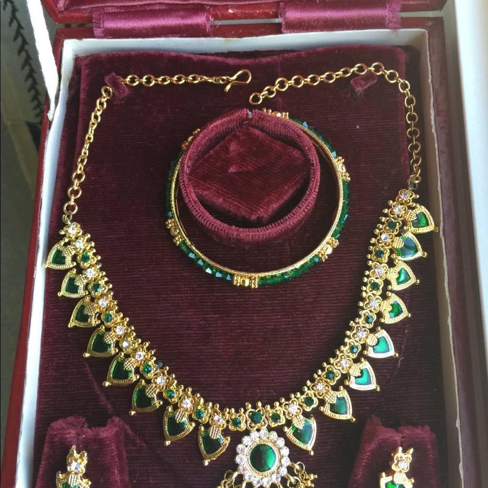 Jewelry - Picture 2 of 4